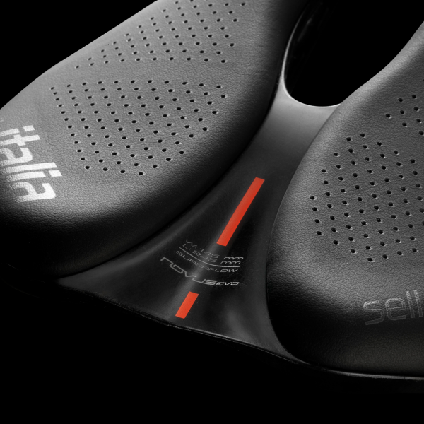 Selle Italia Novus Boost Evo Kit Carbonio Superflow L3 black Unisex Produktbild 3