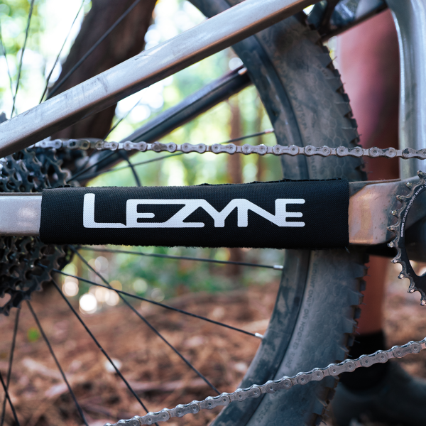 Lezyne Smart Chainstay Protector L black Produktbild 1